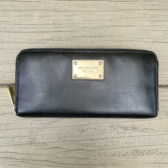 Michael Kors Black Continental Zip Leather Wallet - Picture 1 of 15